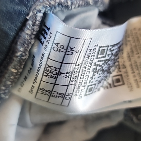 GUESS XS JOGGERS  Retail $86 - Picture 4 of 6